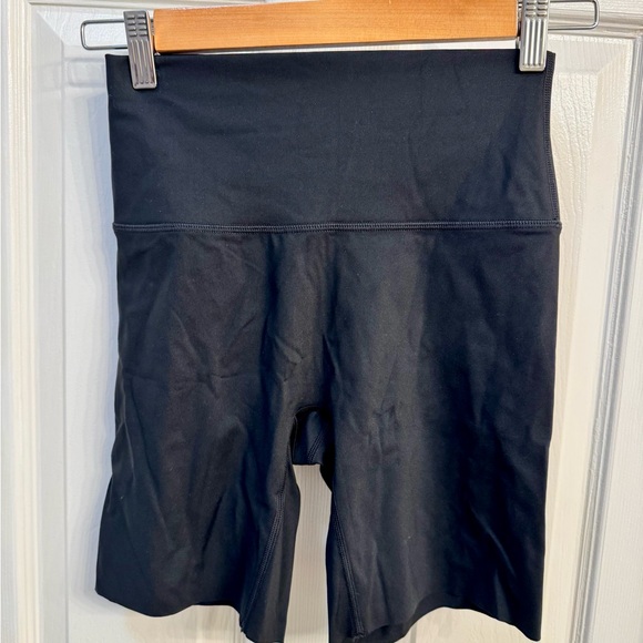 Offline by Aerie Women's 7” Bike Shorts - Picture 3 of 4